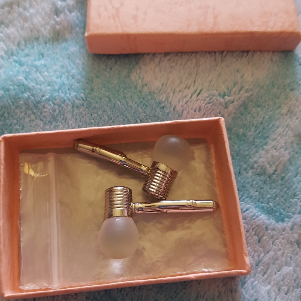Lightbulb cufflinks